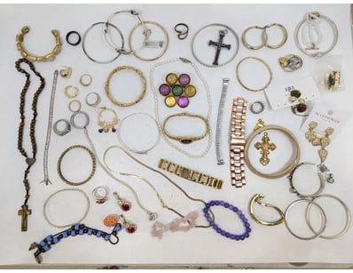 UNRESERVED Airport - Lost Property (A980) - Lot 190