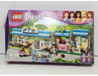 LEGO Friends set 3188 featuring Mia's house with v...