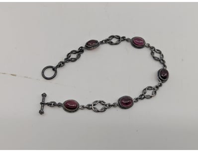 925 STERLING SILVER RED GLASS STONE BRACELET

Le...