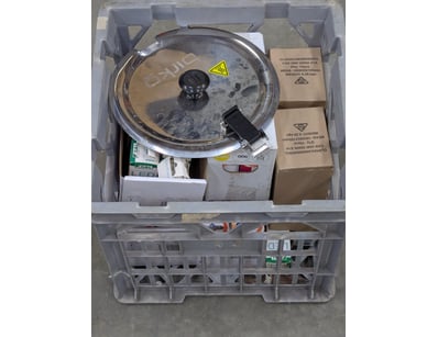 Bulk lot of electrical and lighting supplies conta...