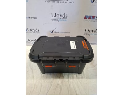 UNRESERVED Airport - Lost Property (A980) - Lot 599