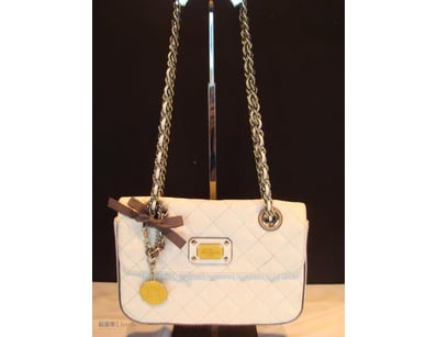 GUESS HANDBAG




Condition: Good - Refer To Image...
