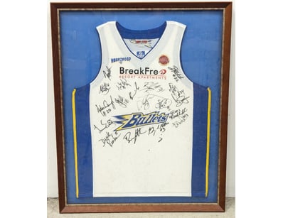 NBL BRISBANE BULLETS TEAM SIGNED JERSEY

Item Si...