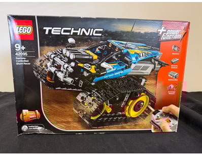 **UNRESERVED** LIFETIME COLLECTION OF LEGO PART... - Lot 625