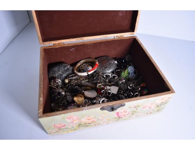 The Curio Collection (A1001) - Lot 2007