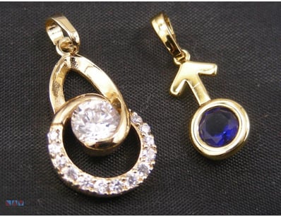GOLD COLOUR PENDANTS       

 


 

 

Condition: ...