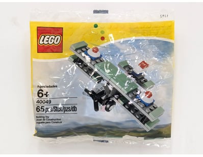 **UNRESERVED** LEGO set 40049 featuring a classic ...