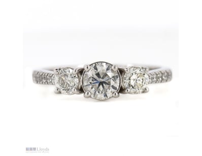 14K WHITE GOLD AND DIAMOND, TRILOGY RING.      

T...