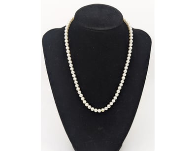 9CT YELLOW GOLD CLASP FRESHWATER PEARL NECKLACE
...
