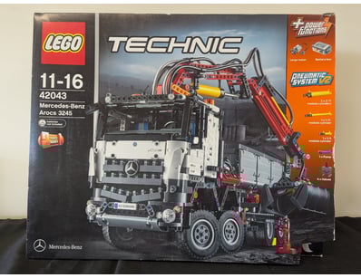 **UNRESERVED** COOKIE'S LIFETIME COLLECTION OF ... - Lot 226