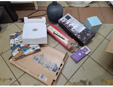 Assorted Home Lot

Inlcudes Candles, Vase, Photo...