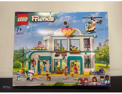 LEGO FRIENDS HEARTLAKE CITY COMMUNITY CENTRE SET 4...