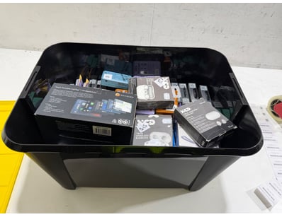 Assorted Bulk Lot

Includes CarPlay & Various Wire...