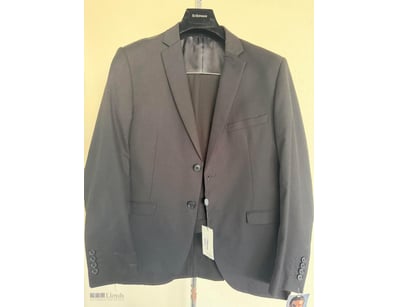 BELLAGGIO SLIM FIT 2 PCS MEN SUT

Material: Polyes...