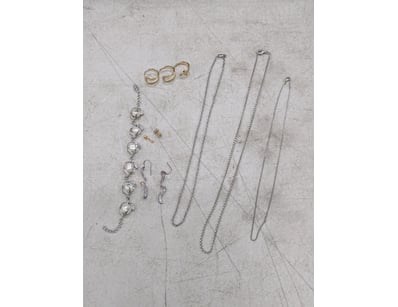 Assorted jewellery, includes silver coloured neckl...