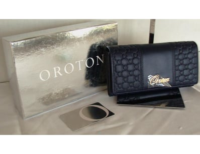 Designer Vault (A985) - Lot 3051