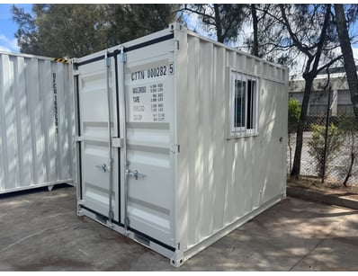 FACTORY DIRECT Portables, Containers & Machinery - Lot 15