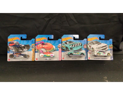 4X HOT WHEELS

Item Size: Height: 25cm, Width: 2...