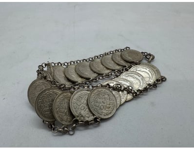 COIN BRACELET

20Cm

Condition: Good - Refer T...