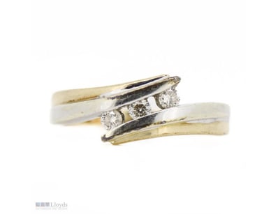 9K YELLOW/WHITE GOLD AND DIAMOND, RING.      

The...