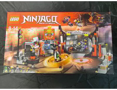 **UNRESERVED** LIFETIME COLLECTION OF LEGO PART... - Lot 661