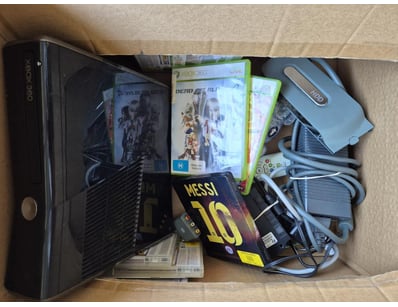 Gadgets, Music & Pastimes (SAA1001) - Lot 4131