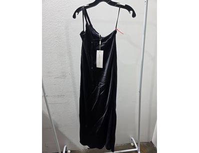 $1.2 Million Designer Fashion Retailer Liquidat... - Lot 279