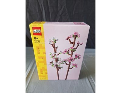 **UNRESERVED** LIFETIME COLLECTION OF LEGO PART... - Lot 312