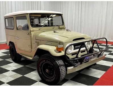 <b>1976 Toyota LandCruiser FJ40 - Beige - 69,219km...