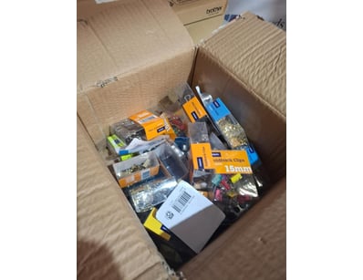 Major Retailer Office Supplies and Furniture - ... - Lot 208