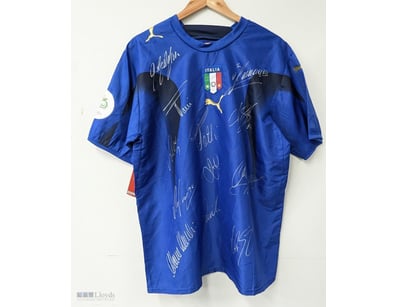 HAND SIGNED 2006 ITALY FIFA WORLD CUP CHAMPIONS PU...