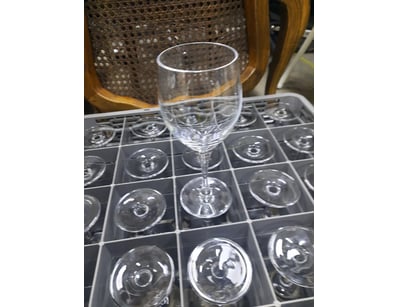 Wine glasses, 25 glasses.

SOLD AS LOT.

