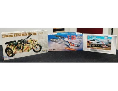 VINTAGE SCALE MODEL AIRCRAFT AND MOTORCYCLE COLLEC...