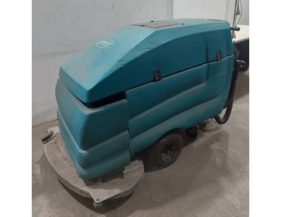 Tennant walk-behind floor scrubber.

Dims: 150cm...