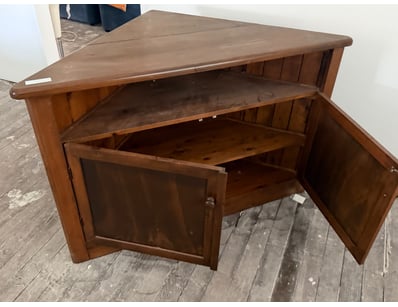 Corner TV Unit/Buffet Cupboard, Timber

Location: ...