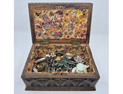The Curio Collection (A985) - Lot 542
