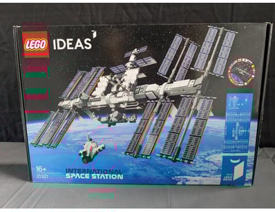 **UNRESERVED** LIFETIME COLLECTION OF LEGO PART... - Lot 179