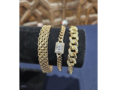 3XPCS GOLD PLATED BRACELETS  

Total Item Weight: ...