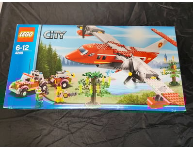 **UNRESERVED** LIFETIME COLLECTION OF LEGO PART... - Lot 646