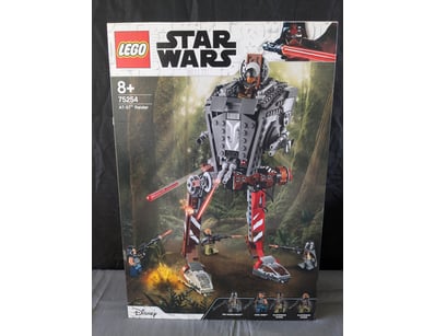 **UNRESERVED** LIFETIME COLLECTION OF LEGO PART... - Lot 159