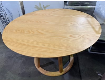 Round wooden dining table 

Dimensions: 120cm x 76...