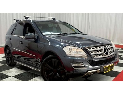 <b>2010 Mercedes-Benz ML300 CDI - Grey - 148,465km...