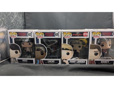 FUNKO POP VINYL FIGURE COLLECTION - STRANGER THING...