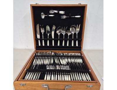 Antique & Vintage Showcase (A979) - Lot 750