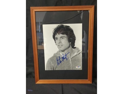AUTOGRAPHED PHOTOGRAPH OF WARREN BEATTY.

Item Siz...