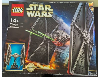 **UNRESERVED** LIFETIME COLLECTION OF LEGO PART... - Lot 703