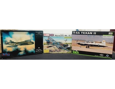 LOT OF 3 VINTAGE AIRCRAFT PLASTIC MODEL KITS - CLA...