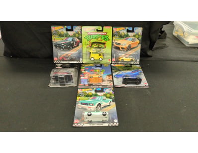 ASSORTED HOT WHEELS DIE CAST CARS INCLUDING THE SU...