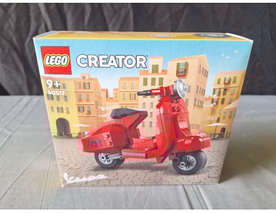 **UNRESERVED** LIFETIME COLLECTION OF LEGO PART... - Lot 295