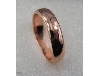 GOLD COLOUR RING SIZE 9        

Condition: Good -...